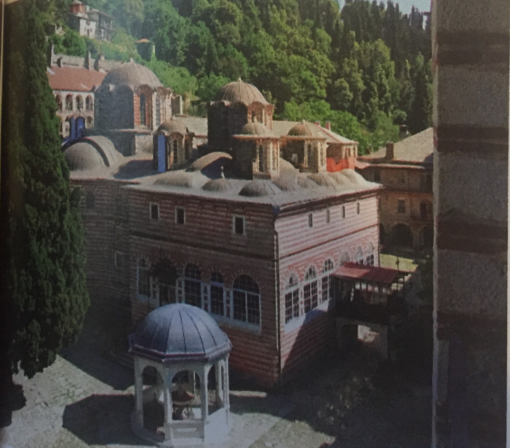 Кои от посочените манастири се намират извън териториите на България