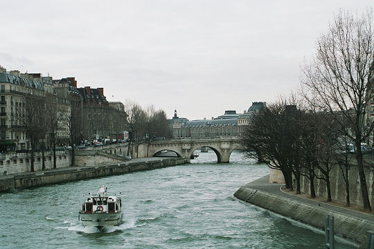 Коя река преминава през Париж